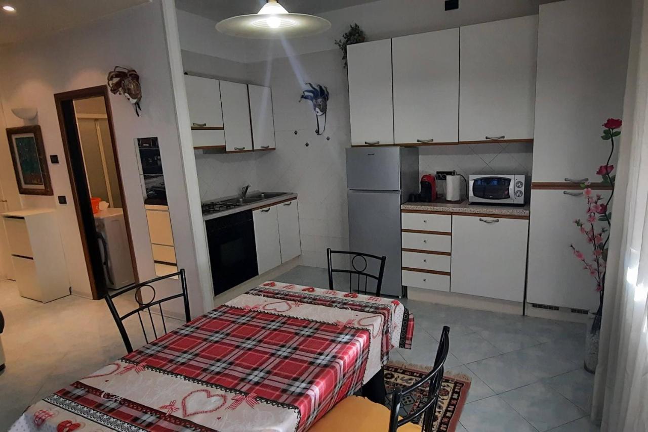 Appartamento Zsuzsa Lak Mestre Esterno foto