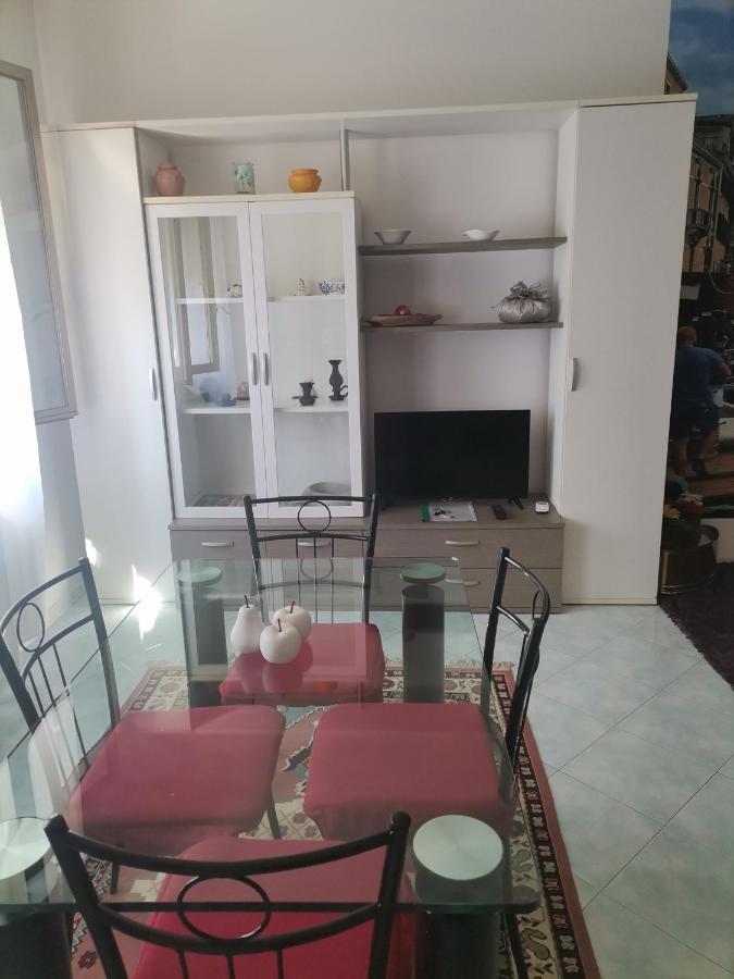 Appartamento Zsuzsa Lak Mestre Esterno foto