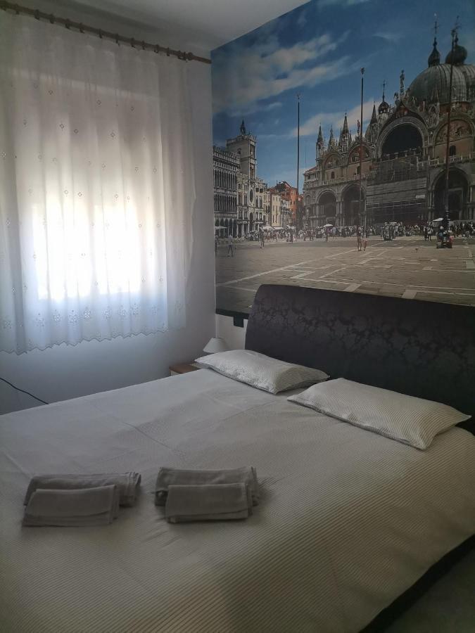 Appartamento Zsuzsa Lak Mestre Esterno foto